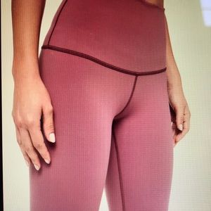 Lululemon Wunder  Under Crop HR Scallop, size 8